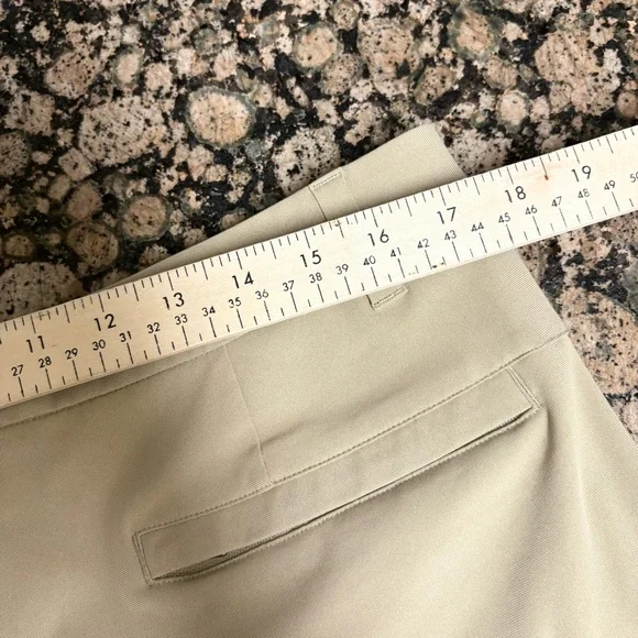 Lululemon Mens Commission Shorts 9” Beige Size 34 Golf Chino Shorts Warpstreme - Picture 5 of 7